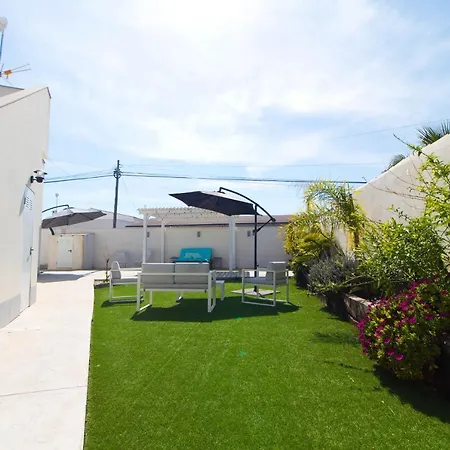 Arenas House Holiday home *