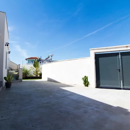 Arenas House Holiday home *